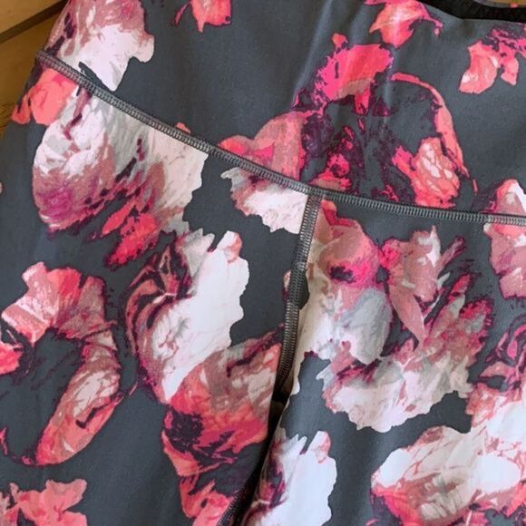 Victoria’s Secret Sport Knockout Grey & Pink Floral Leggings - Picture 2 of 5